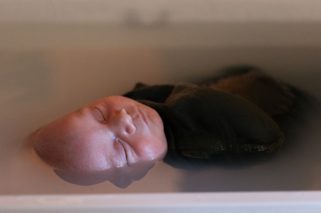 Bain enveloppé Laura Morice Pernes les fontaines Heartbeat bain bébé thérapeutique bain bebe TBB HBB